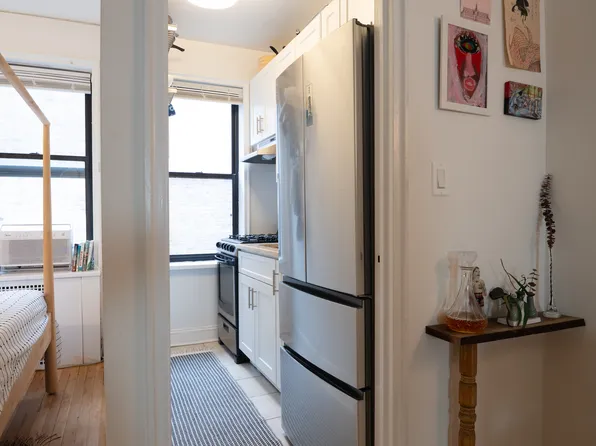 55 East 190th Street image 4 of 5