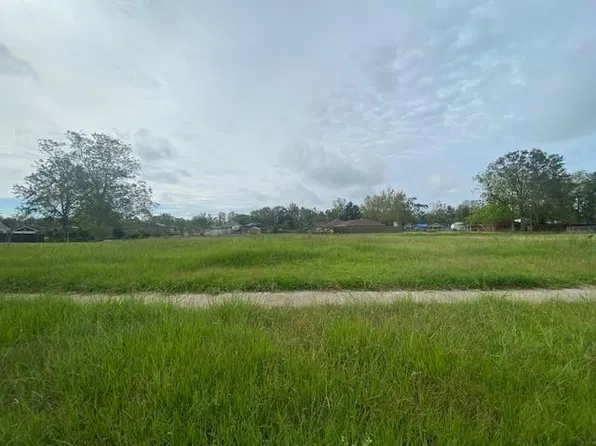 2609 Reunion Dr, Violet, LA 70092