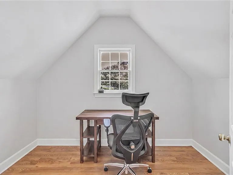 1085 Castle Pointe Ln — Photo 22