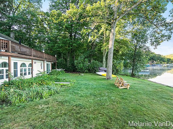 5th image of 16205 Bass Lake Ave NE