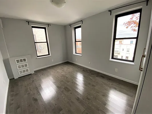 Sold by Dom Realty | media 10