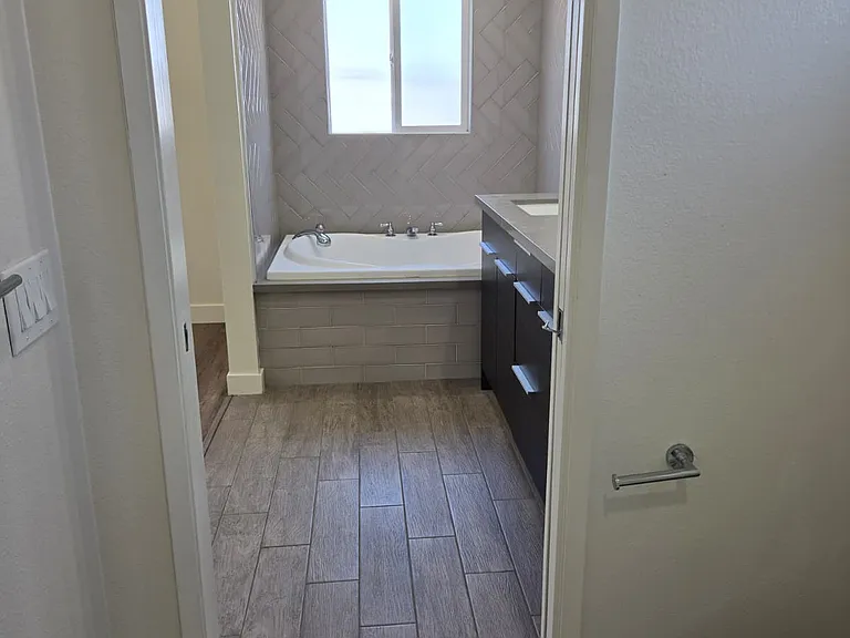 1812 W Balboa Blvd #B — Photo 23