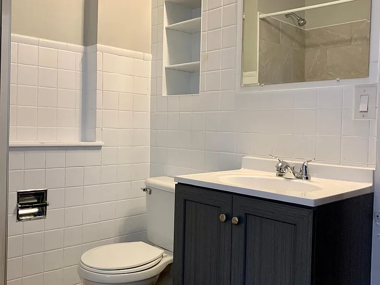 1336 W Jefferson Blvd — Photo 17