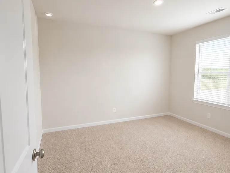 825 Schoolfield Dr — Photo 12