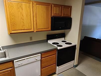 4th image of 45-46 E Normal Ave #9