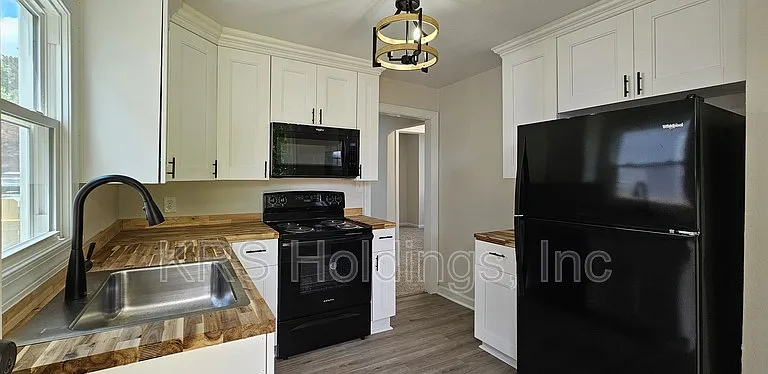 308 Saint James Ave #B — Photo 13