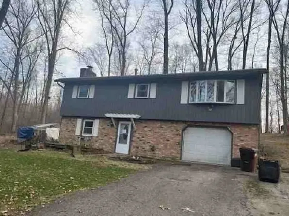 287 Oakridge Dr, North Vernon, IN 47265