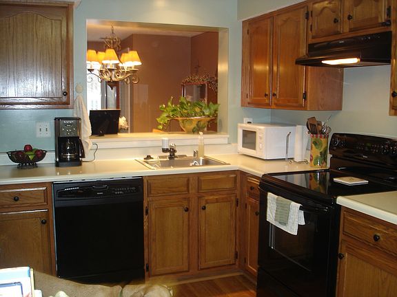 Kitchen w/pass-thru to DR