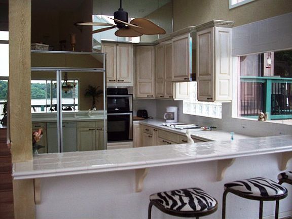 MORE KITCHEN
