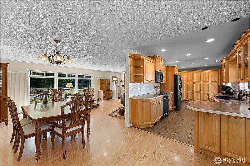 5th image of 3942 Brown Road