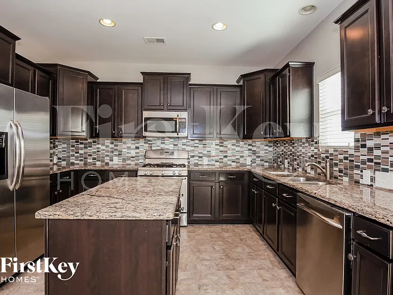 6729 Barefoot Forest Dr — Photo 5