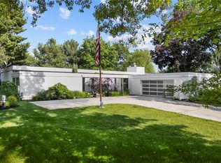 9 Old Farm Rd, Carnegie, PA 15106