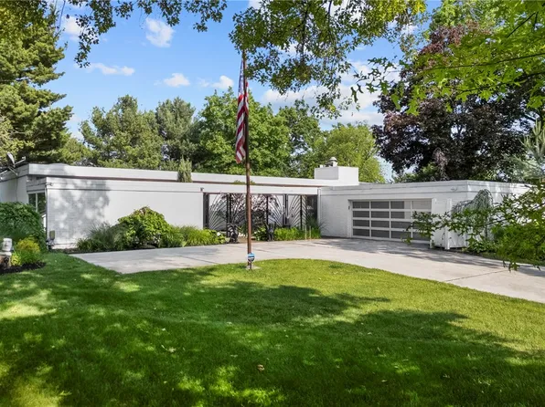 9 Old Farm Rd, Carnegie, PA 15106