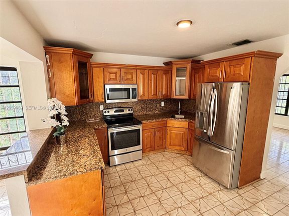 4th image of 341 Aladdin St