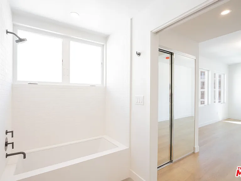 1130 N Orange Dr #301 — Photo 15