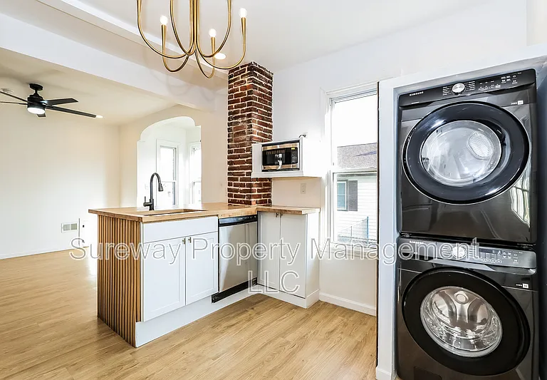 228 Greenwich Ave — Photo 11