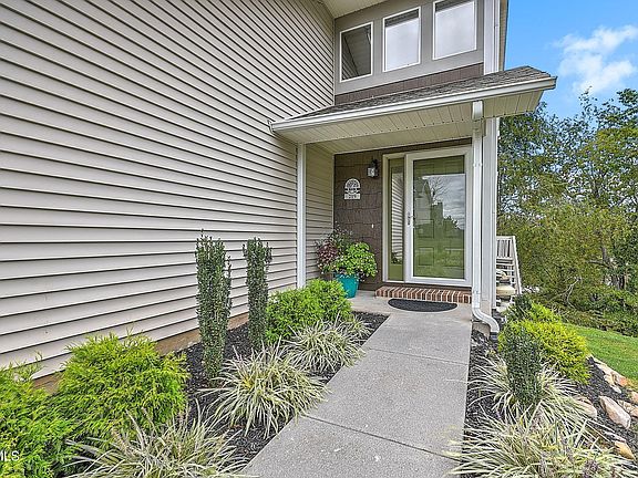 4th image of 219 Brook Ln #219