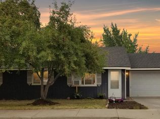 3207 SW Reindeer Ave, Redmond, OR 97756