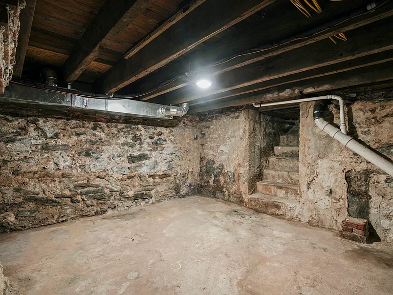 2706 E Somerset St — Photo 30