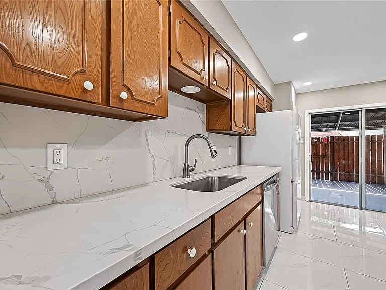 6649 De Moss Dr #649 — Photo 12