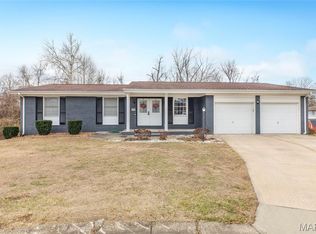 5000 Cavalier Ct, Godfrey, IL 62035