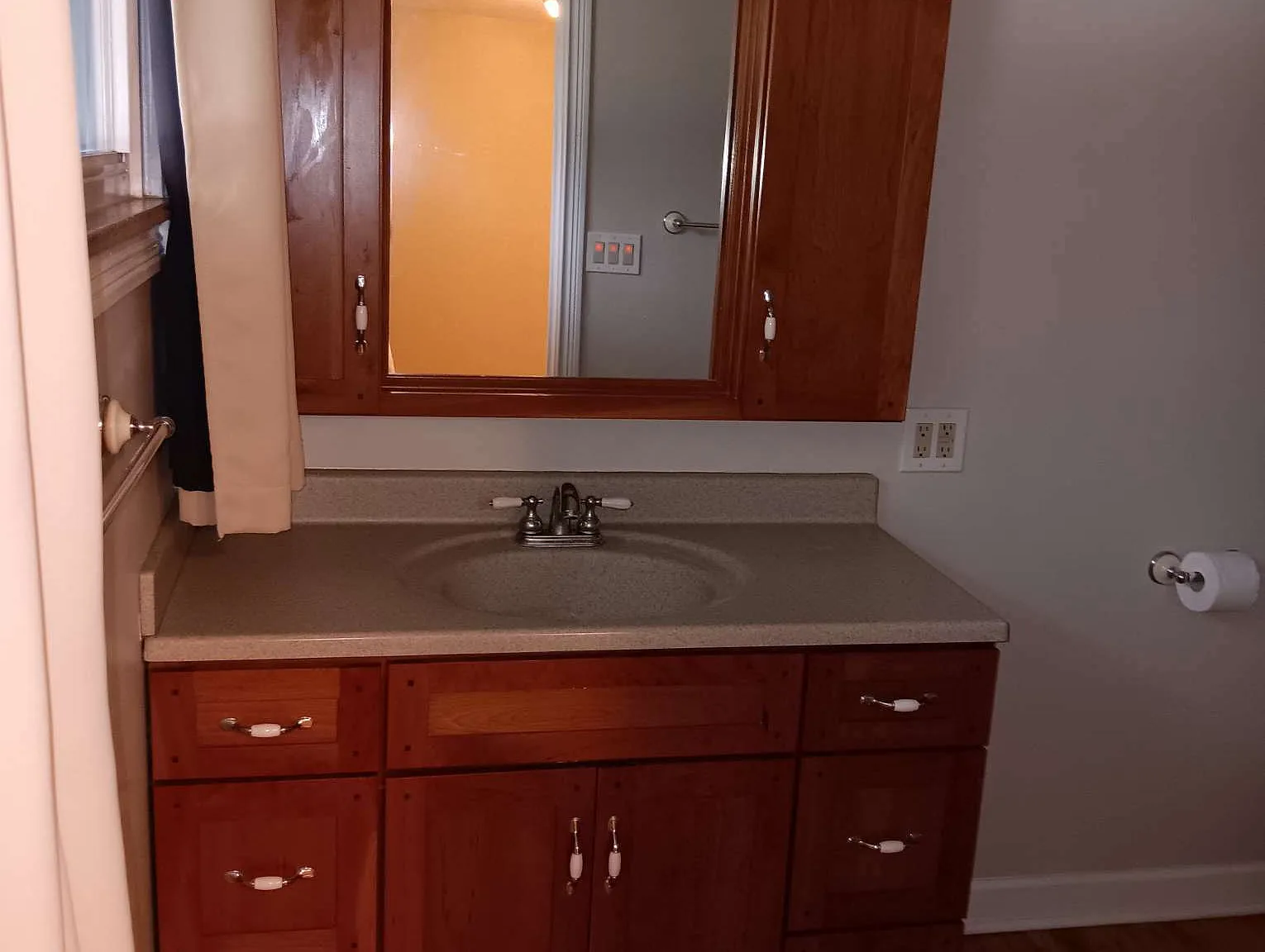 2 bed, 900 sqft, $1,075 — Photo 2