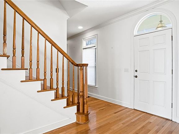 3rd image of 188 Harbor Pointe Dr