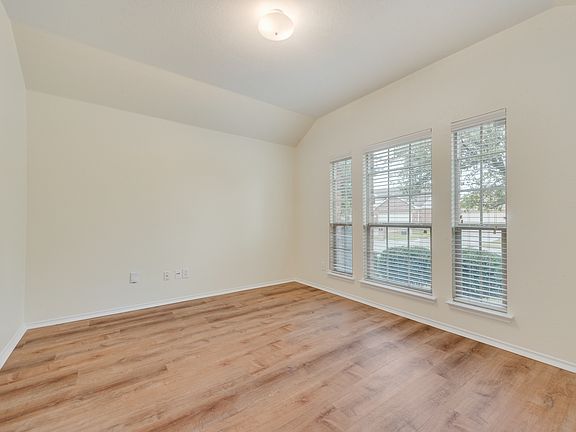 5th image of 9621 Sleepy Hollow Dr