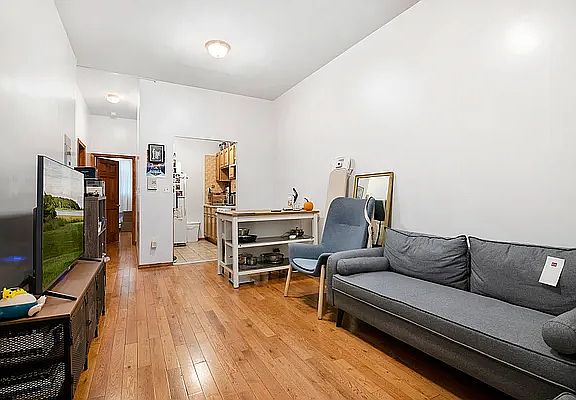 4th image of 1168 Putnam Ave #3FAM