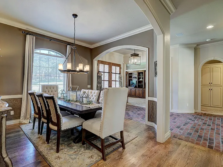 3116 Beacon Hill St — Photo 3