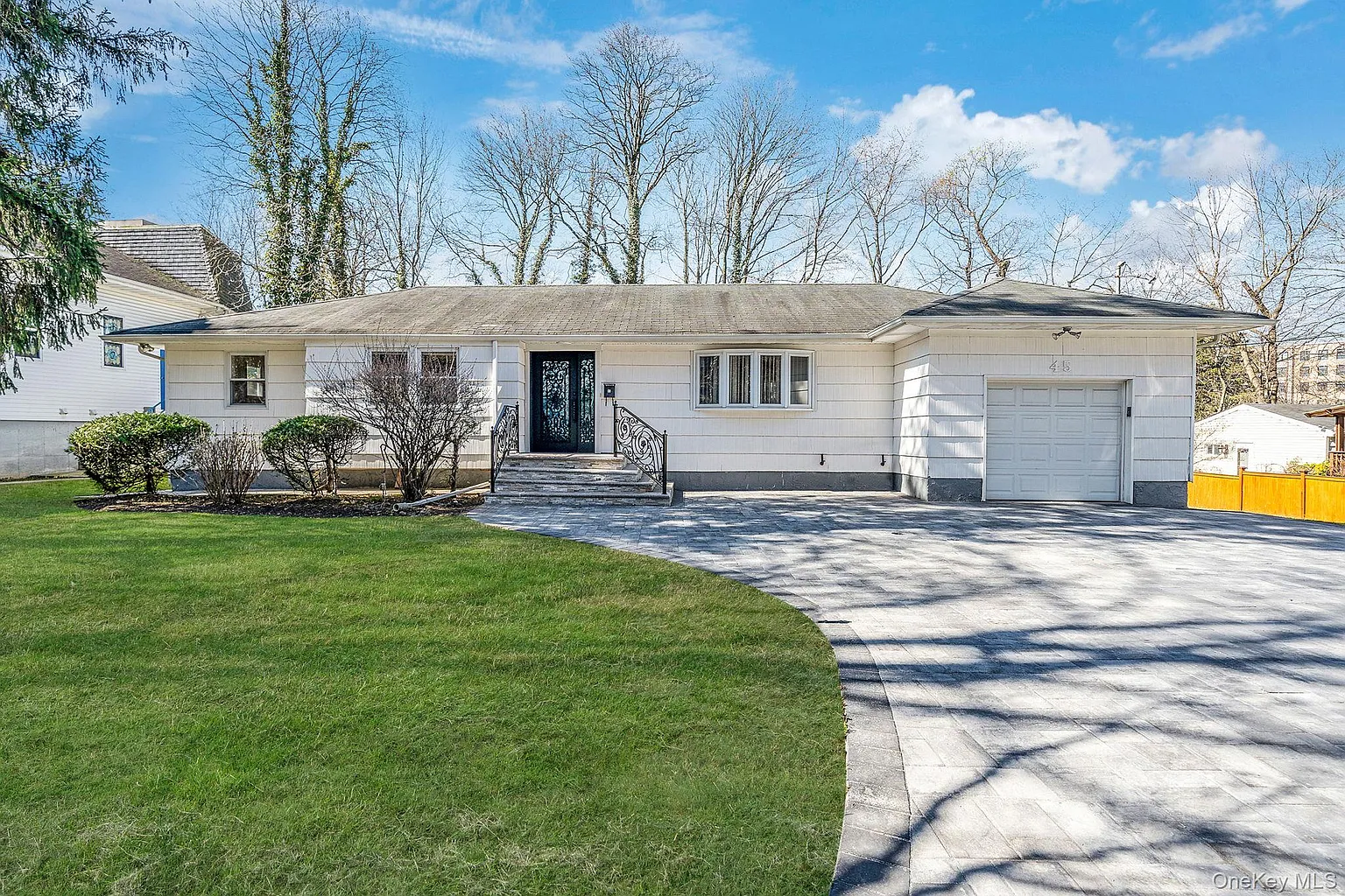 45 Roslyn Road photo 1