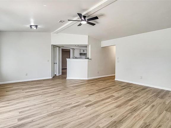 5th image of 1304 Greenfield Dr