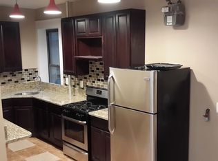 10212 184th St, Hollis, NY 11423