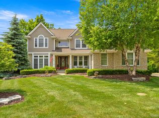 23736 Point O Woods Ct, South Lyon, MI 48178