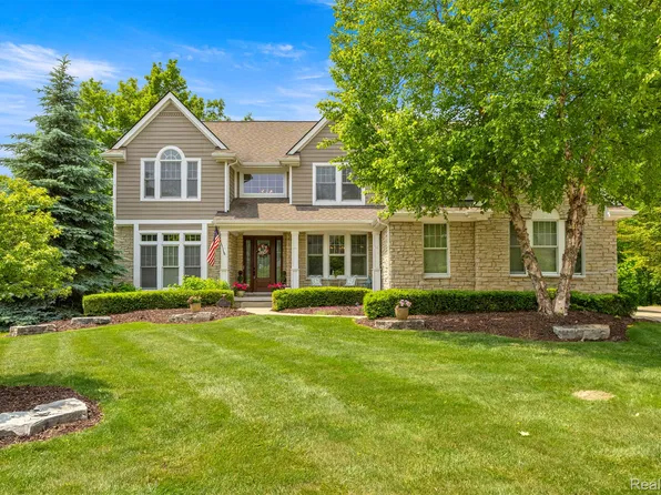 23736 Point O Woods Ct, South Lyon, MI 48178