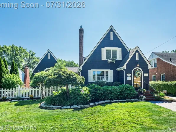 2731 Bamlet Rd, Royal Oak, MI 48073