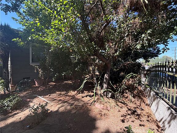 3rd image of 18750 Nordhoff St