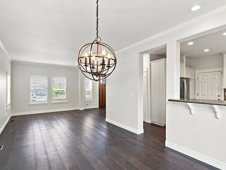 136 Creekside Village Dr — Photo 5