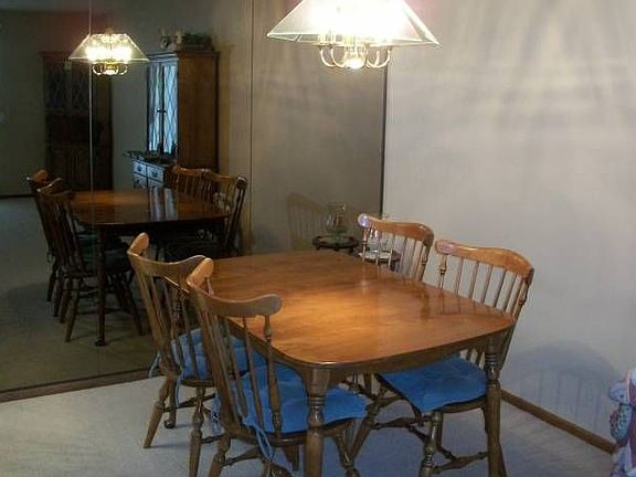 2nd image of 20 Windsor Ln APT 111