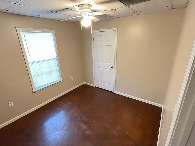 147 Eureka Dr — Photo 5
