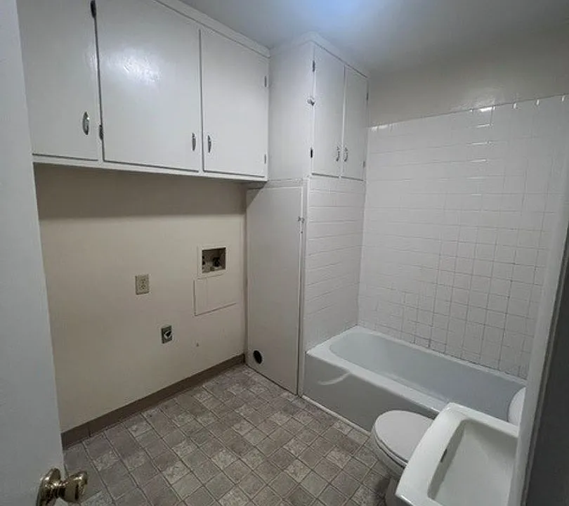 1401 Narrow Ln