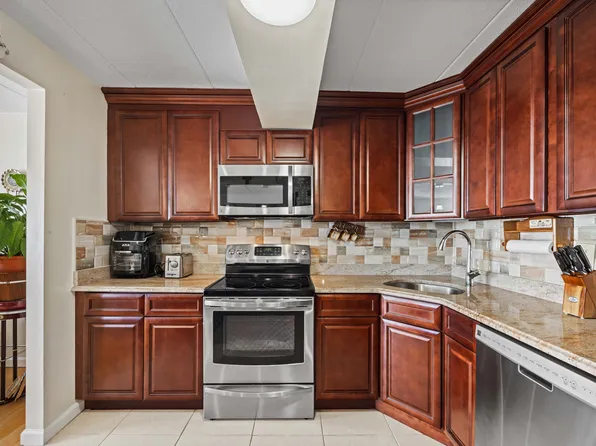 108-15 Sea View Avenue image 12 of 18