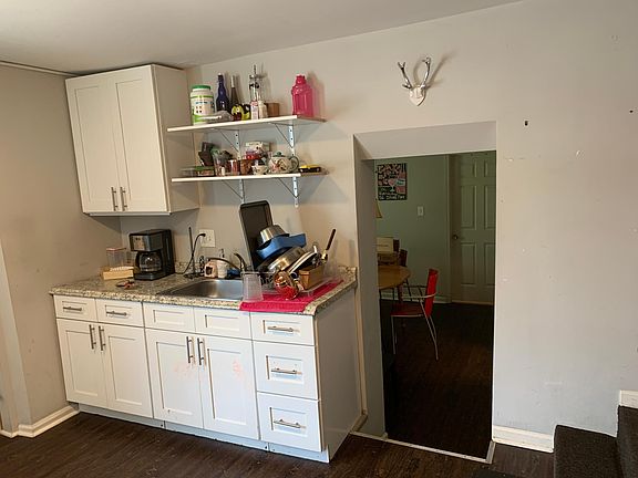 2nd image of 2613 E Somerset St