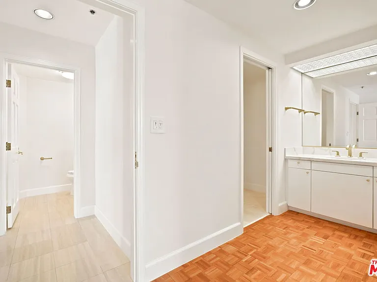 10724 Wilshire Blvd #1104 — Photo 27