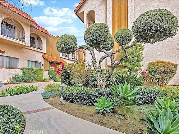 Beautiful grounds throughout the complex.