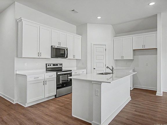 4th image of 44 Plantation Dr