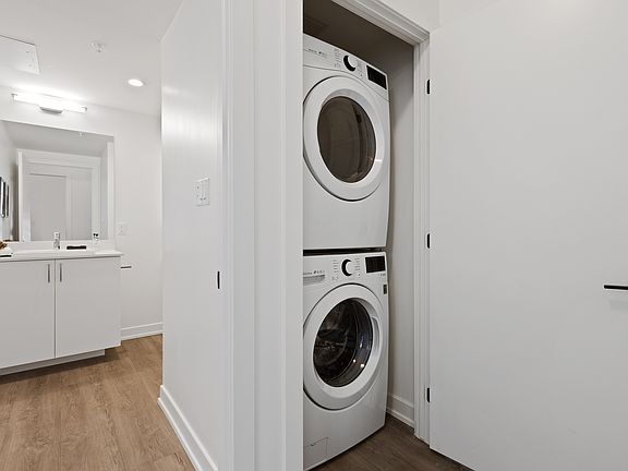 3rd image of 2822 Sandalwood Dr #319