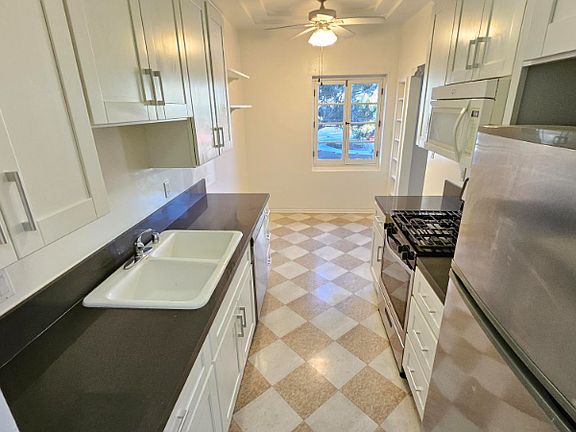 5th image of 355 S Cochran Ave #101