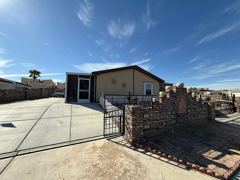 12655 E 46th Dr — Photo 2