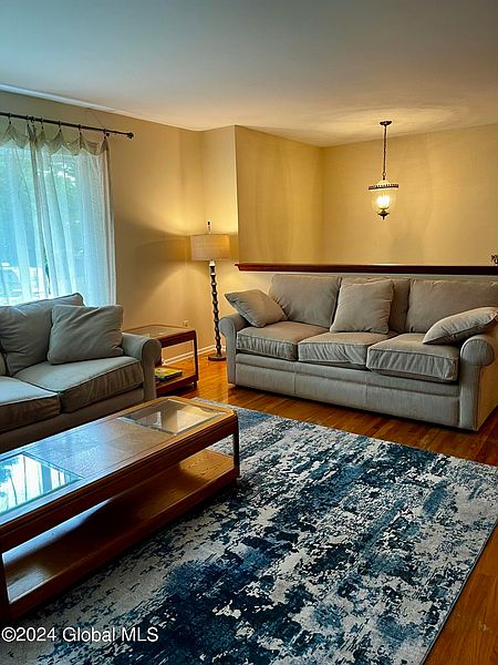 4th image of 34 Wilshire Drive